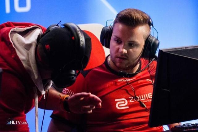 球员把护肘 球员把护肘